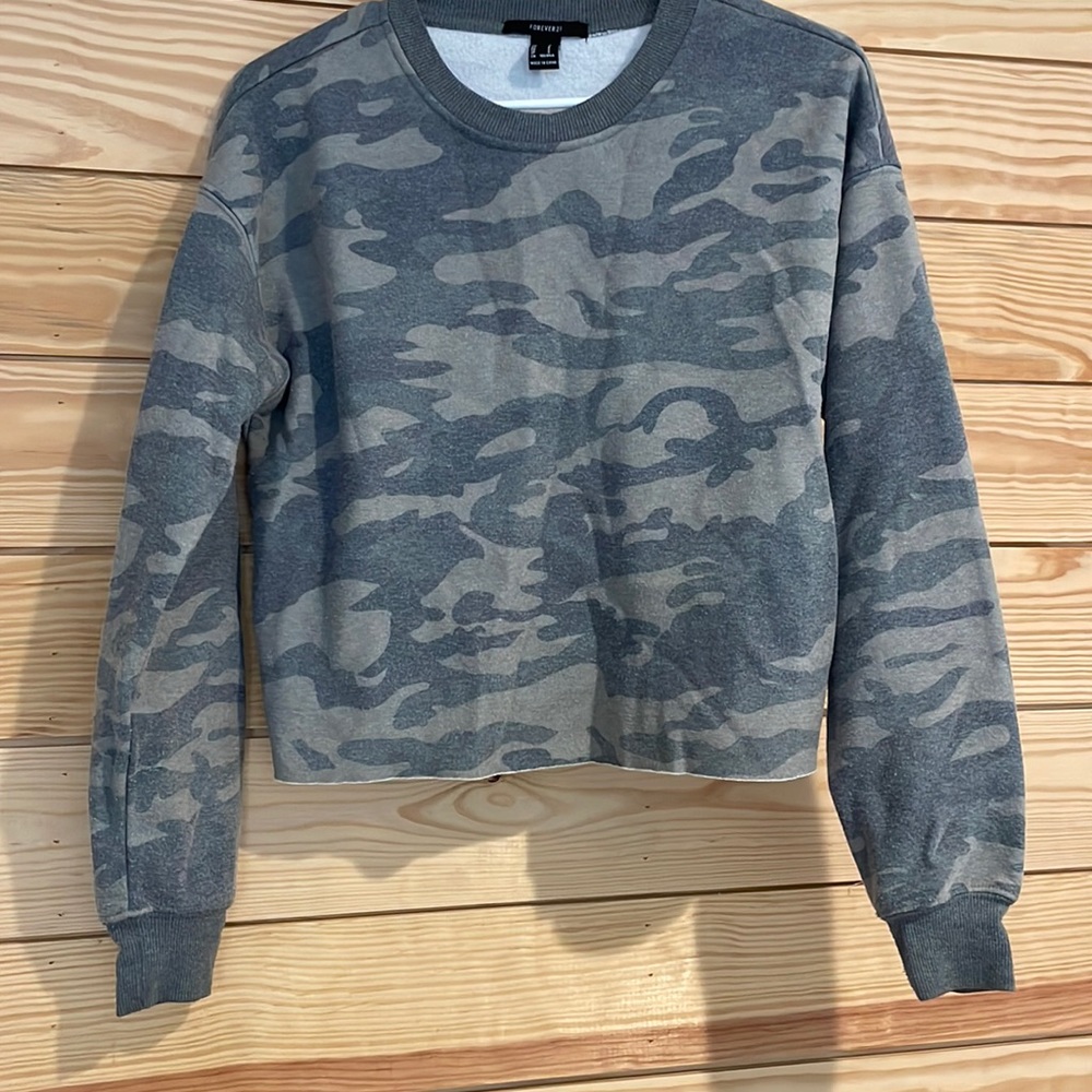Forever 21 camo crew neck